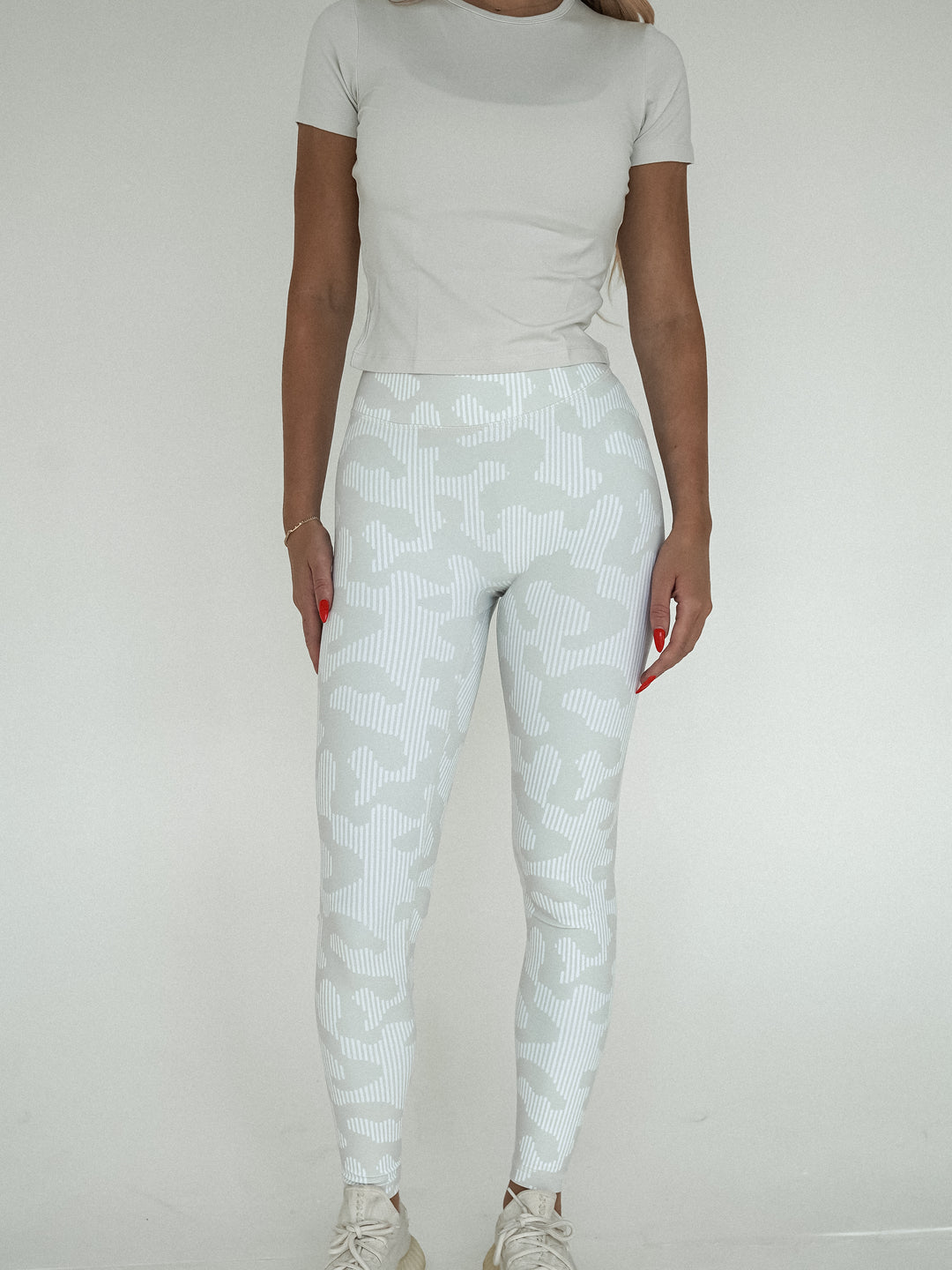 Girlfriend Legging - White Camo