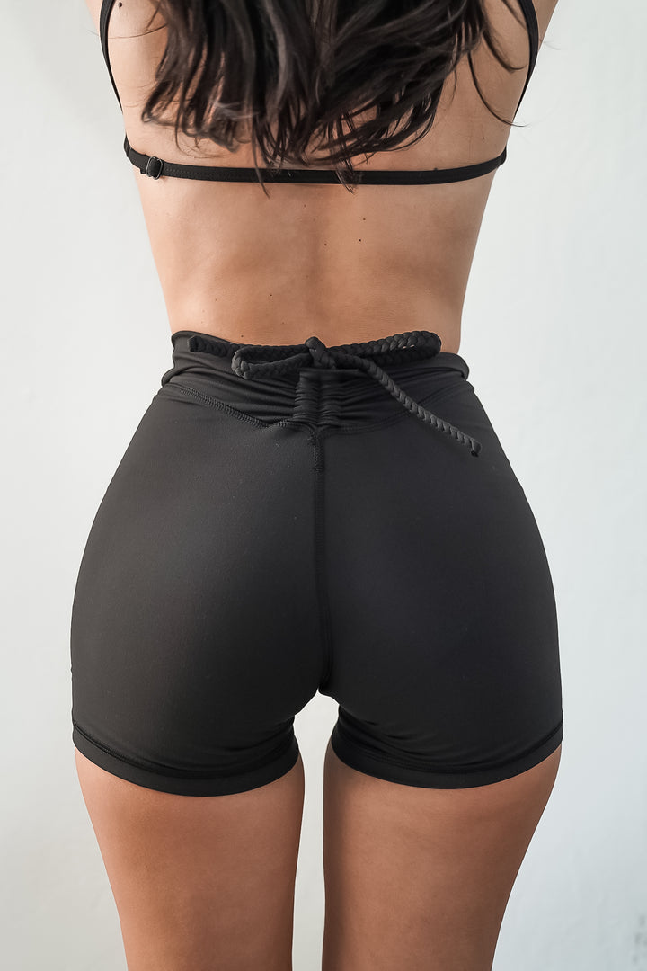 Everyday Ruched Icon Lift Short - Black
